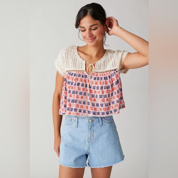 Urban Outfitters Kimchi Blue Gia Babydoll Blouse with Seashell Pattern NWOT - Picture 3 of 16